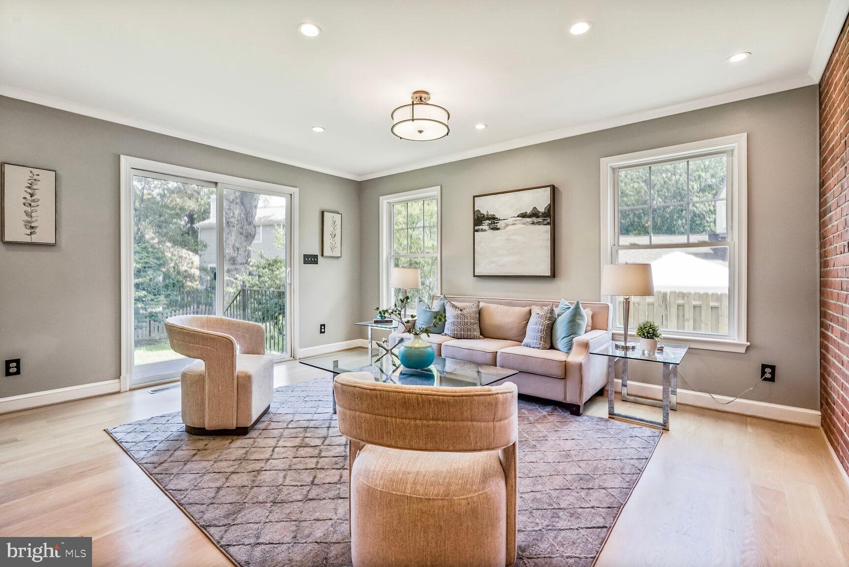 6111 Washington Blvd