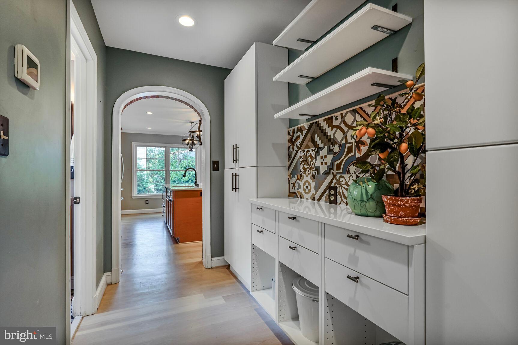 6111 Washington Blvd