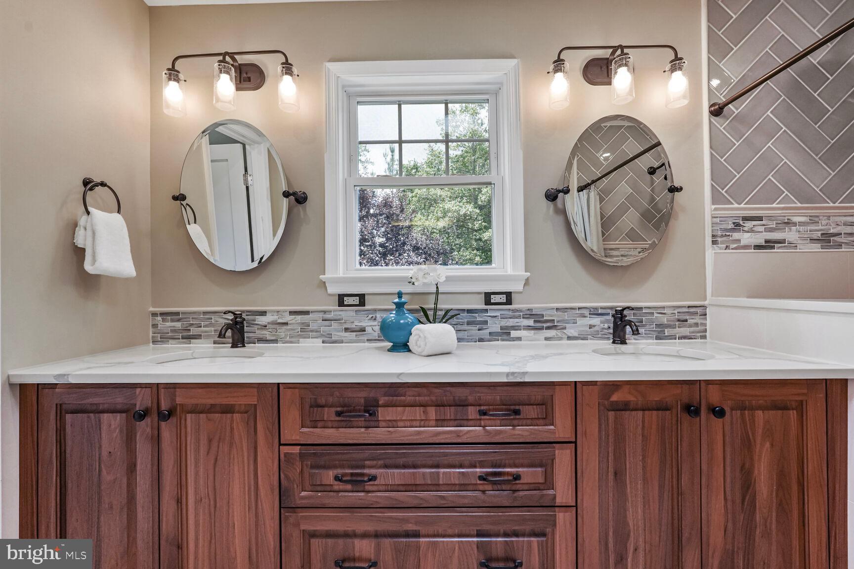 6111 Washington Blvd