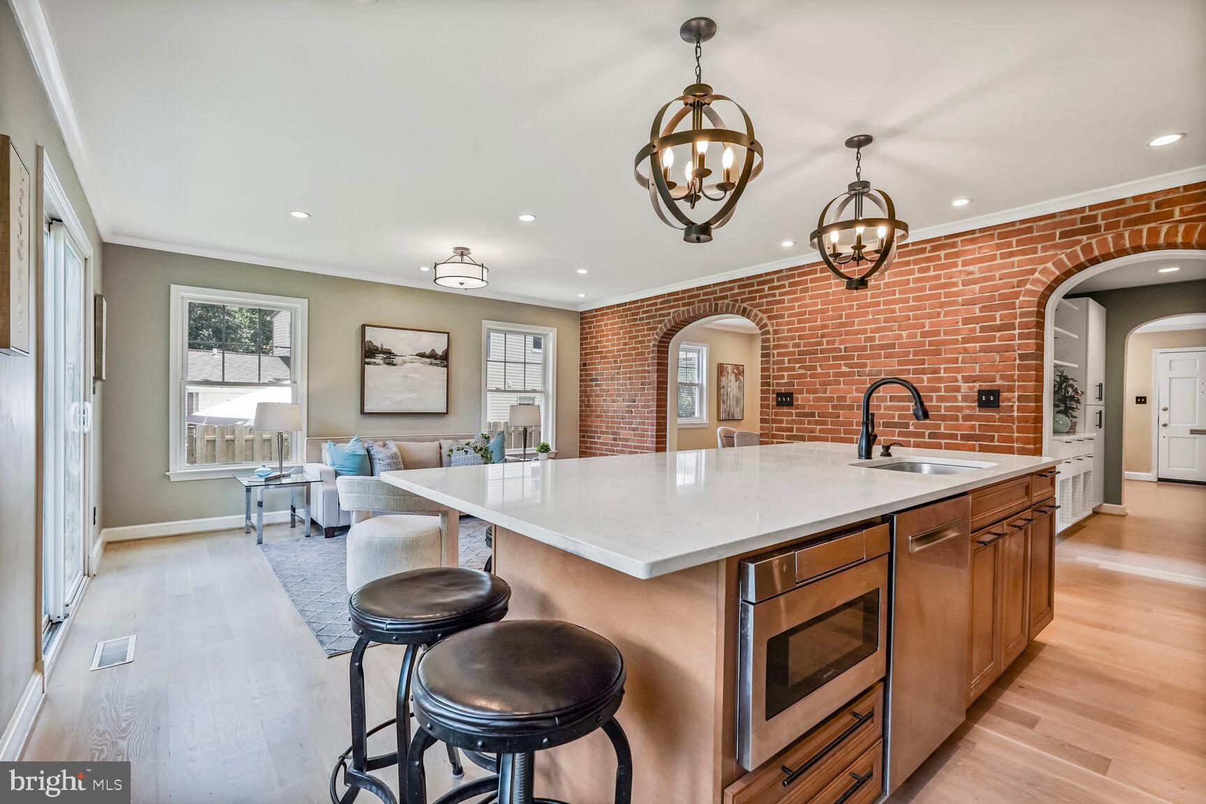 6111 Washington Blvd