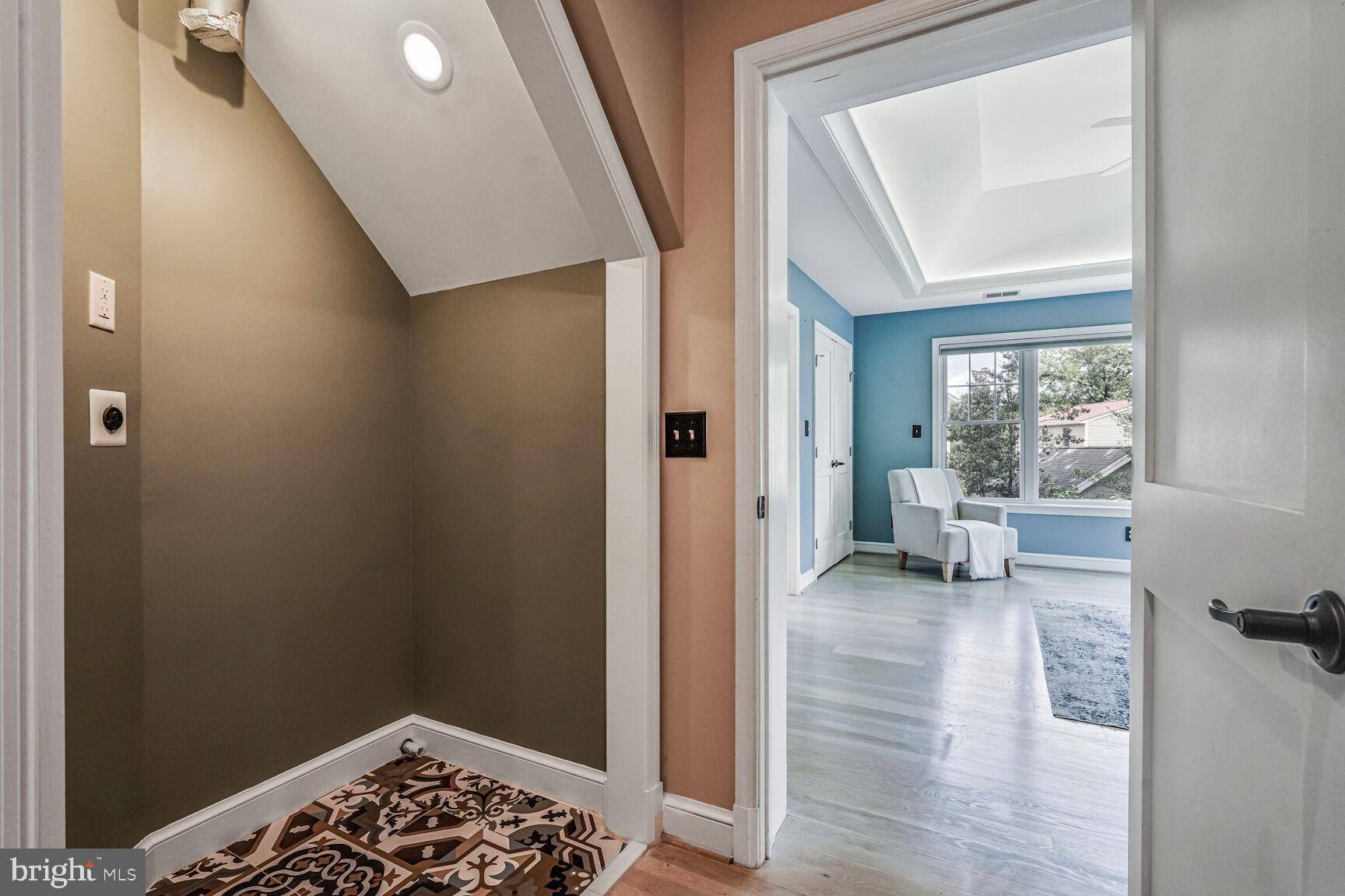 6111 Washington Blvd