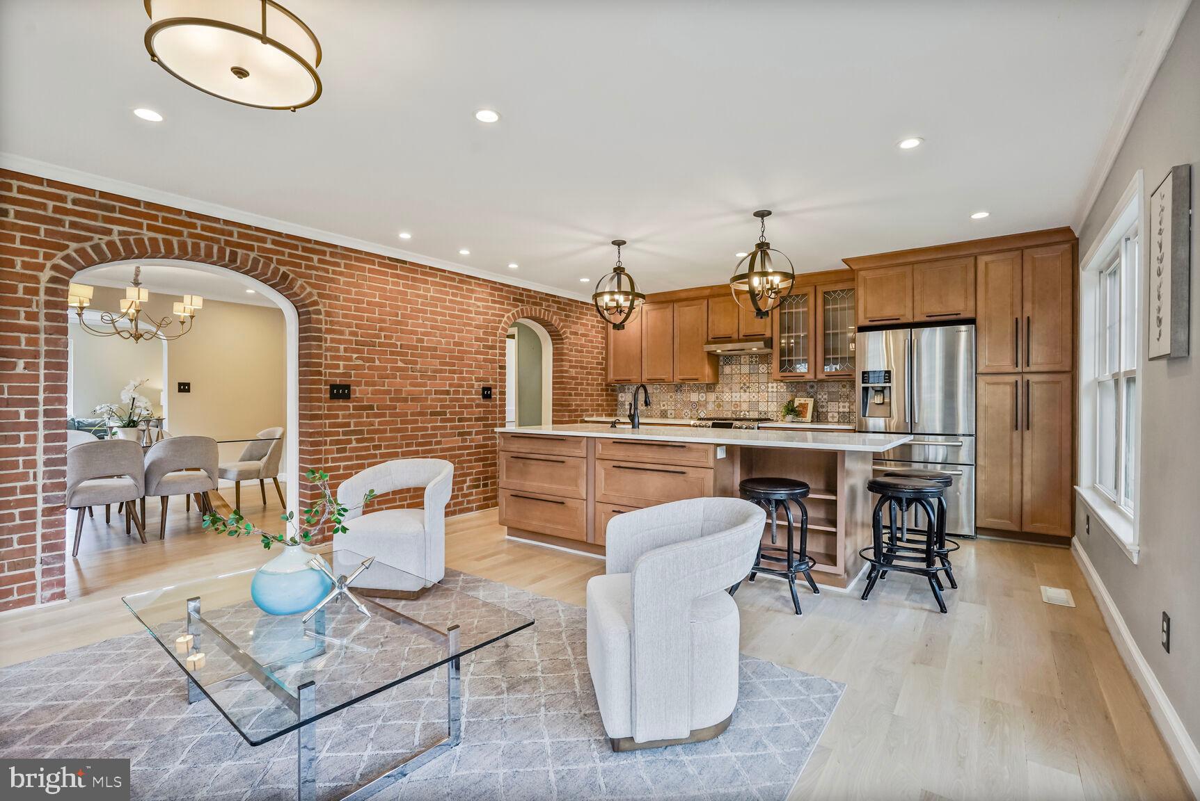 6111 Washington Blvd