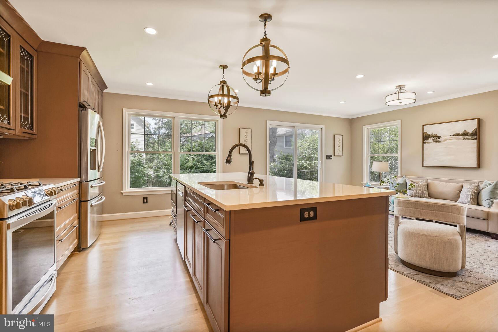 6111 Washington Blvd