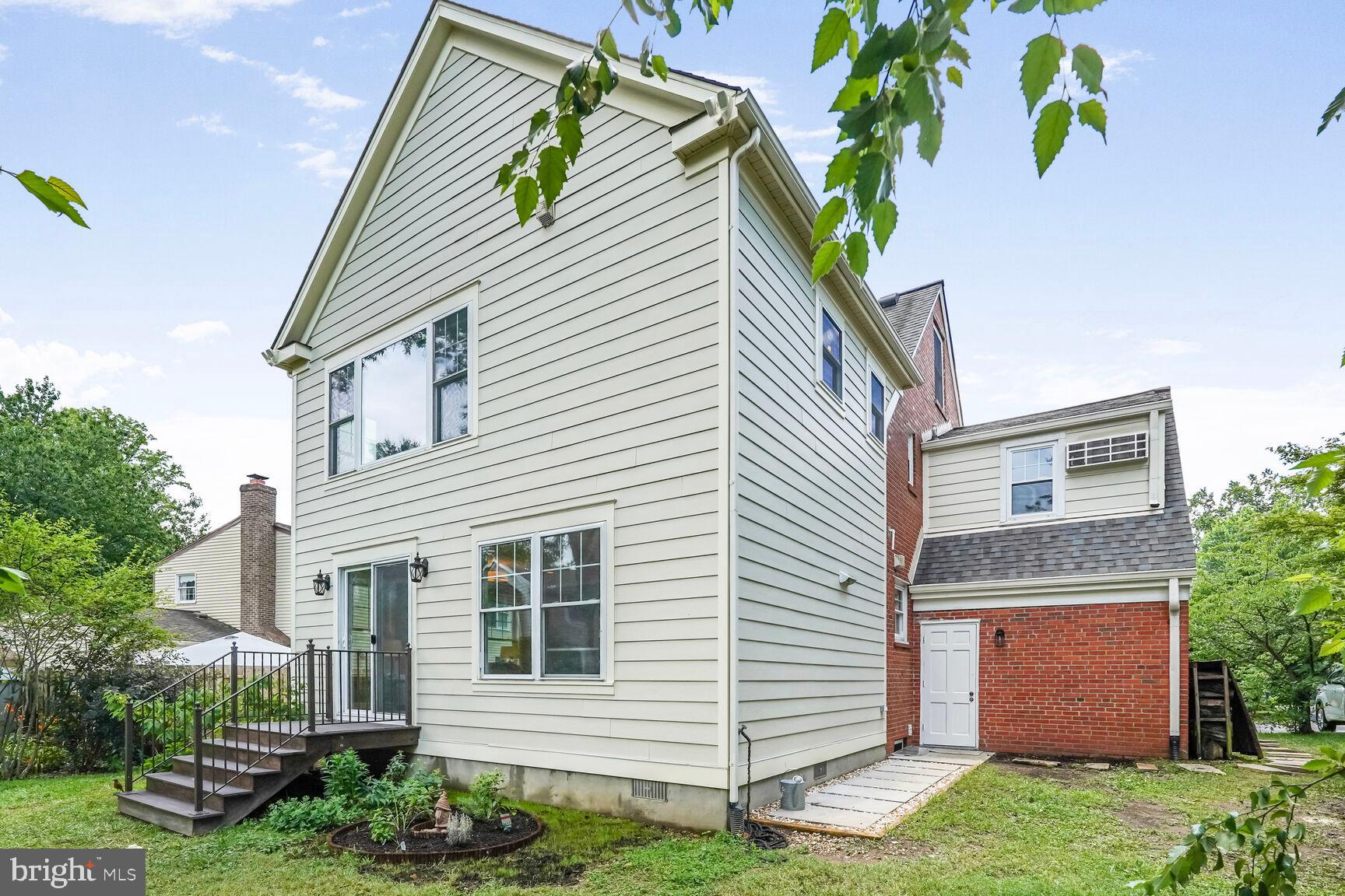 6111 Washington Blvd