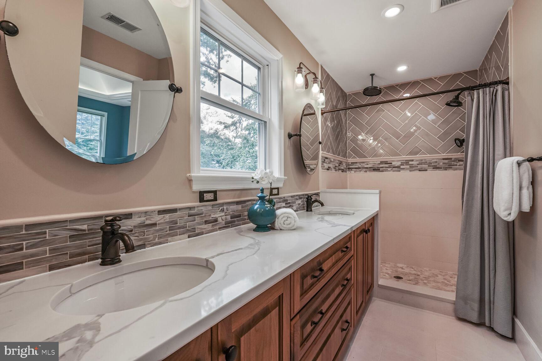 6111 Washington Blvd