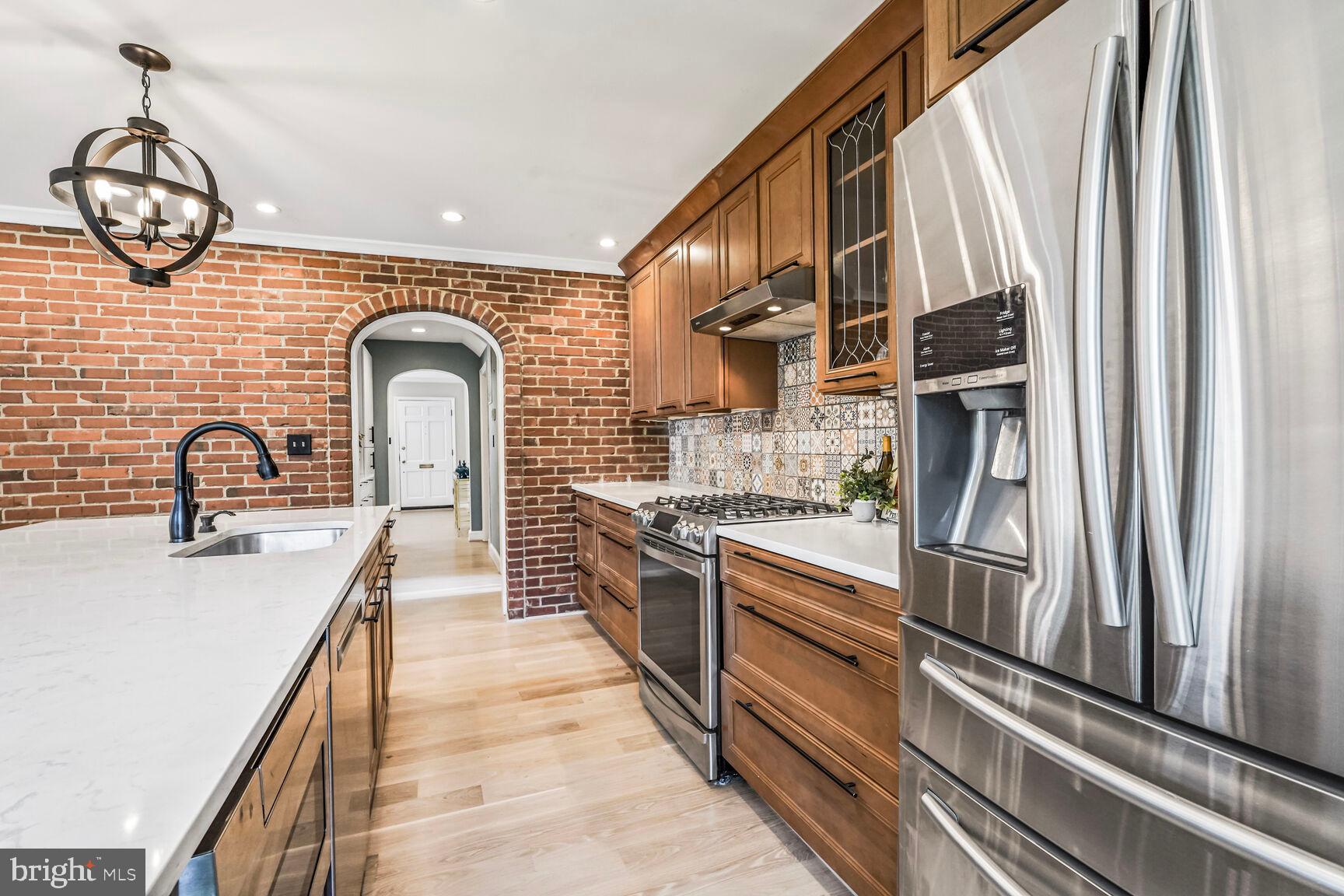 6111 Washington Blvd