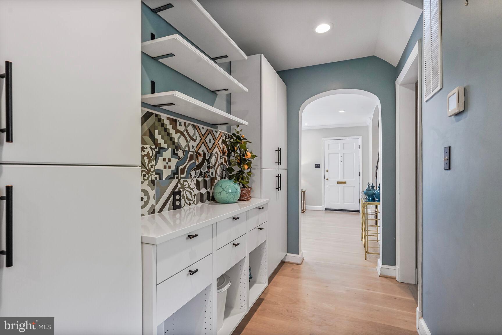 6111 Washington Blvd