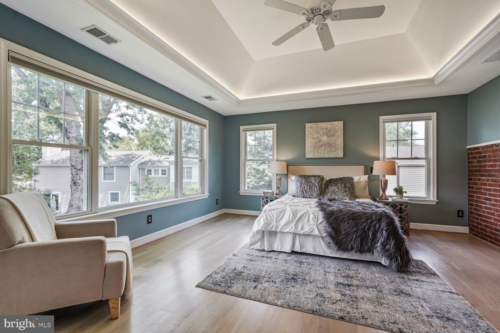 6111 Washington Blvd