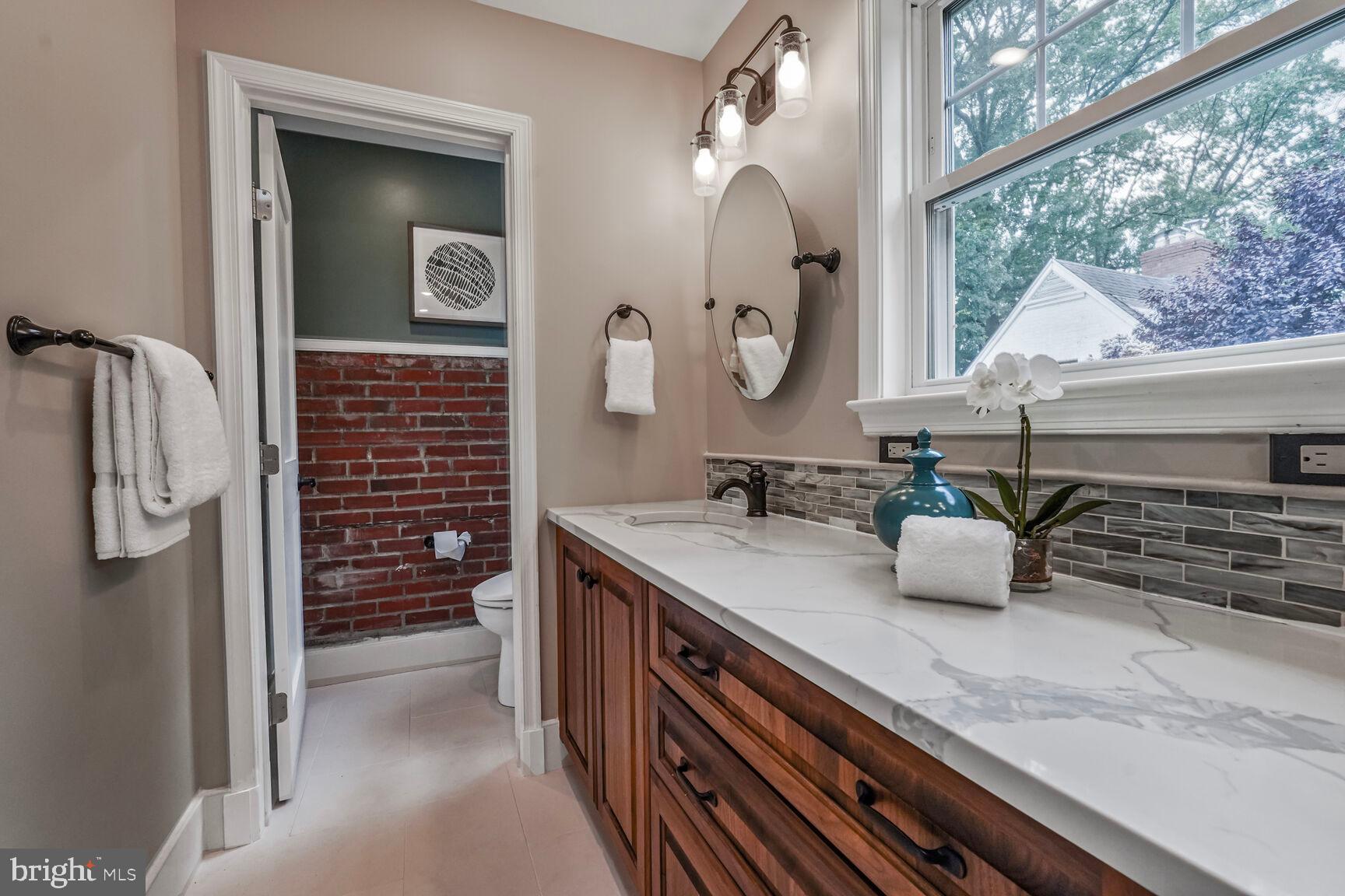 6111 Washington Blvd