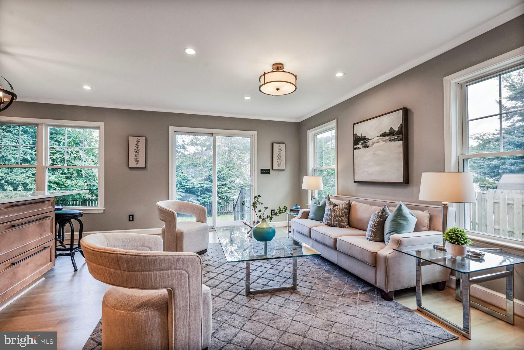 6111 Washington Blvd