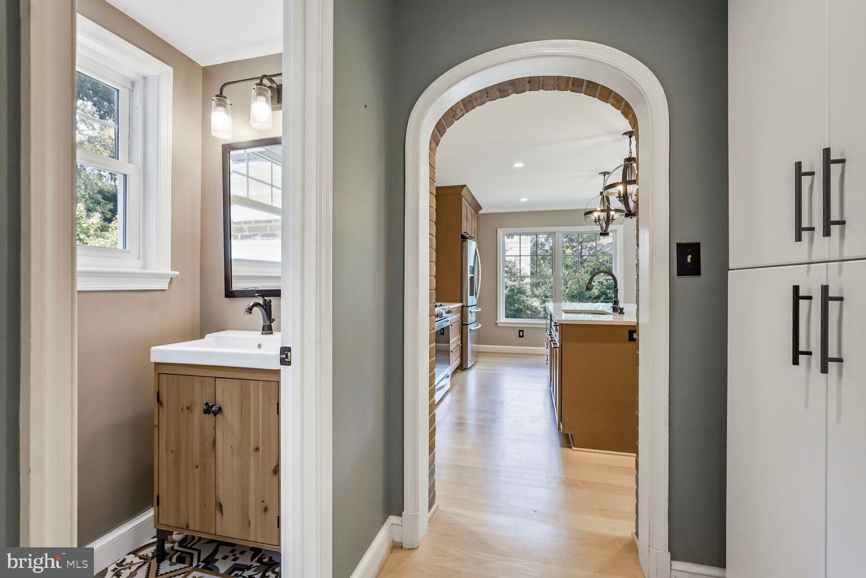 6111 Washington Blvd