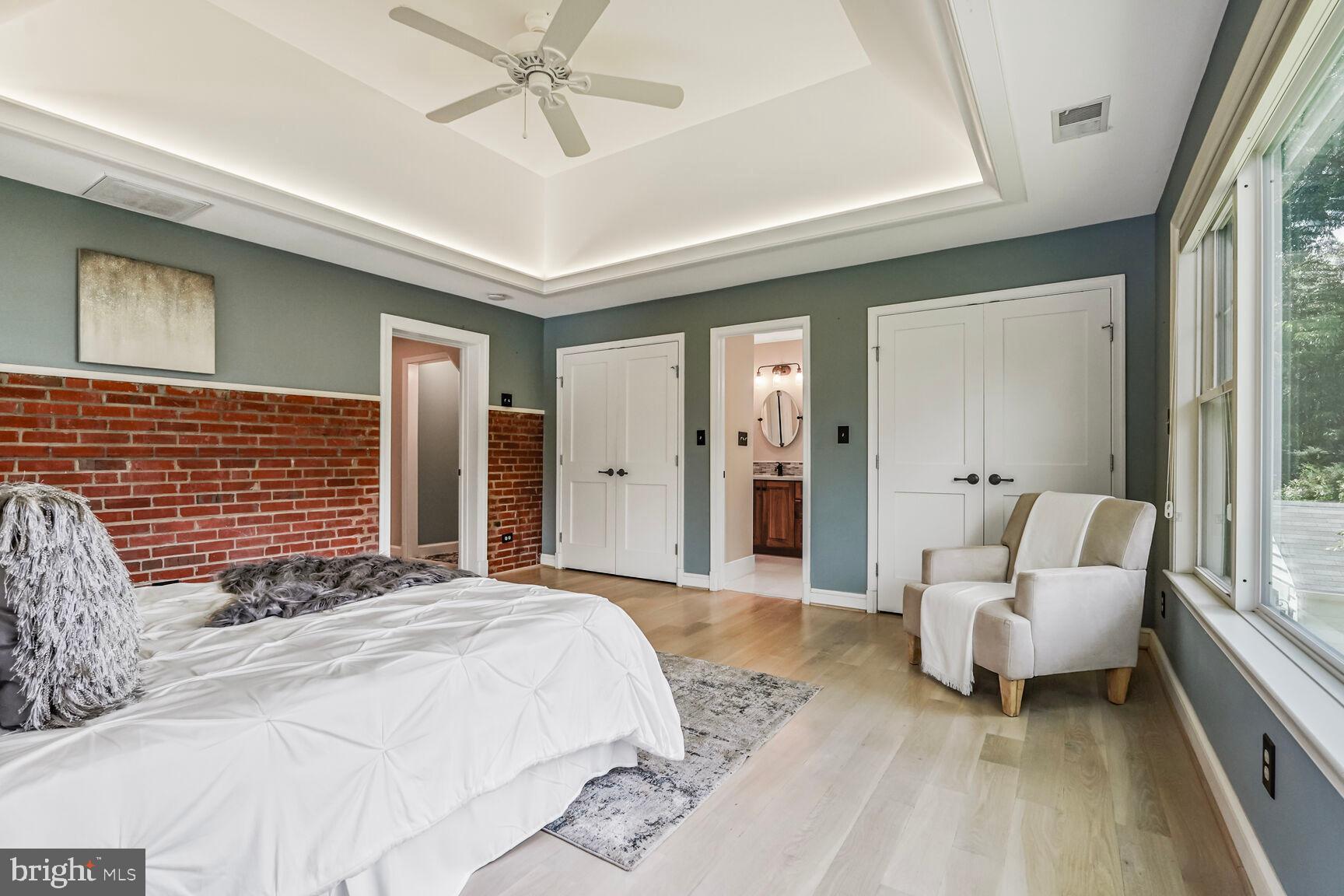 6111 Washington Blvd