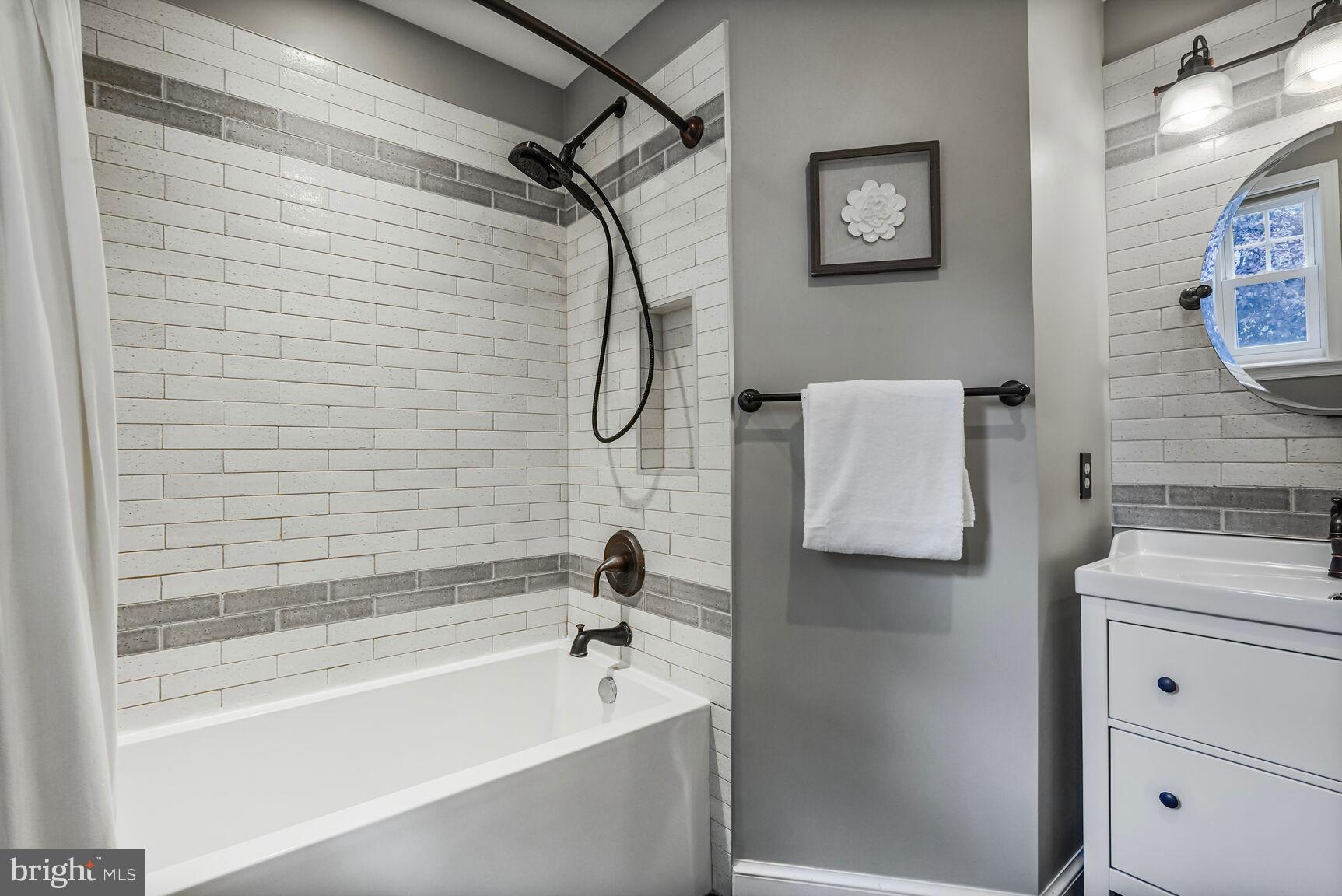 6111 Washington Blvd