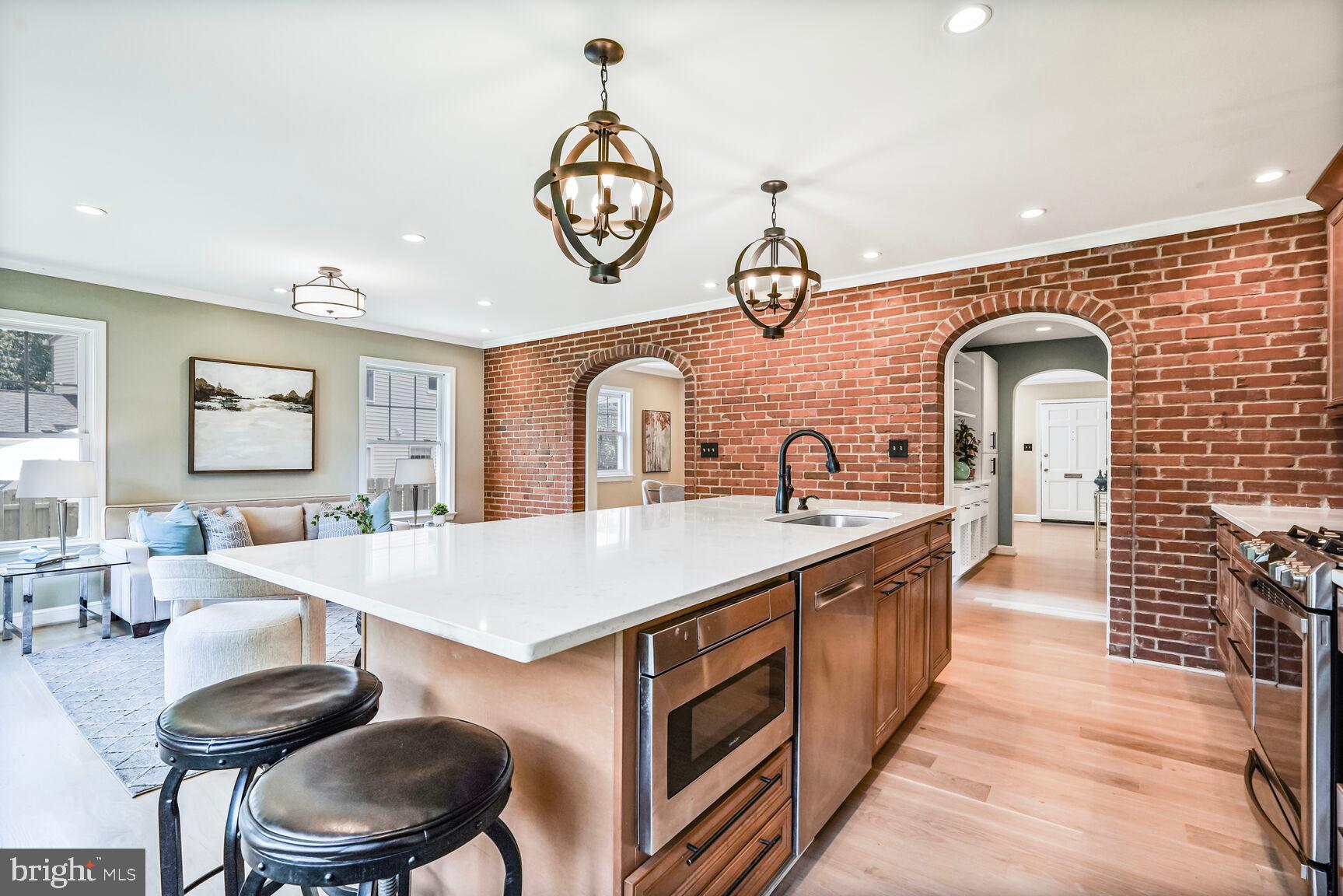 6111 Washington Blvd