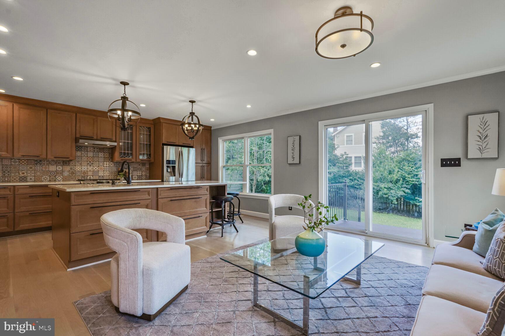 6111 Washington Blvd