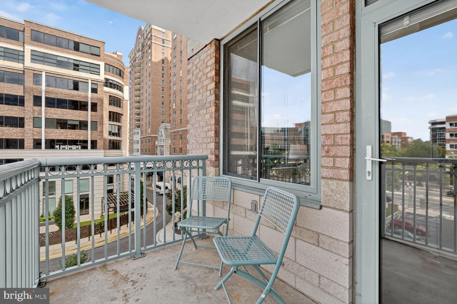 851 N Glebe Rd #411