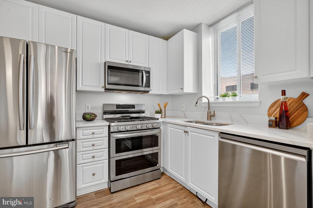 851 N Glebe Rd #411