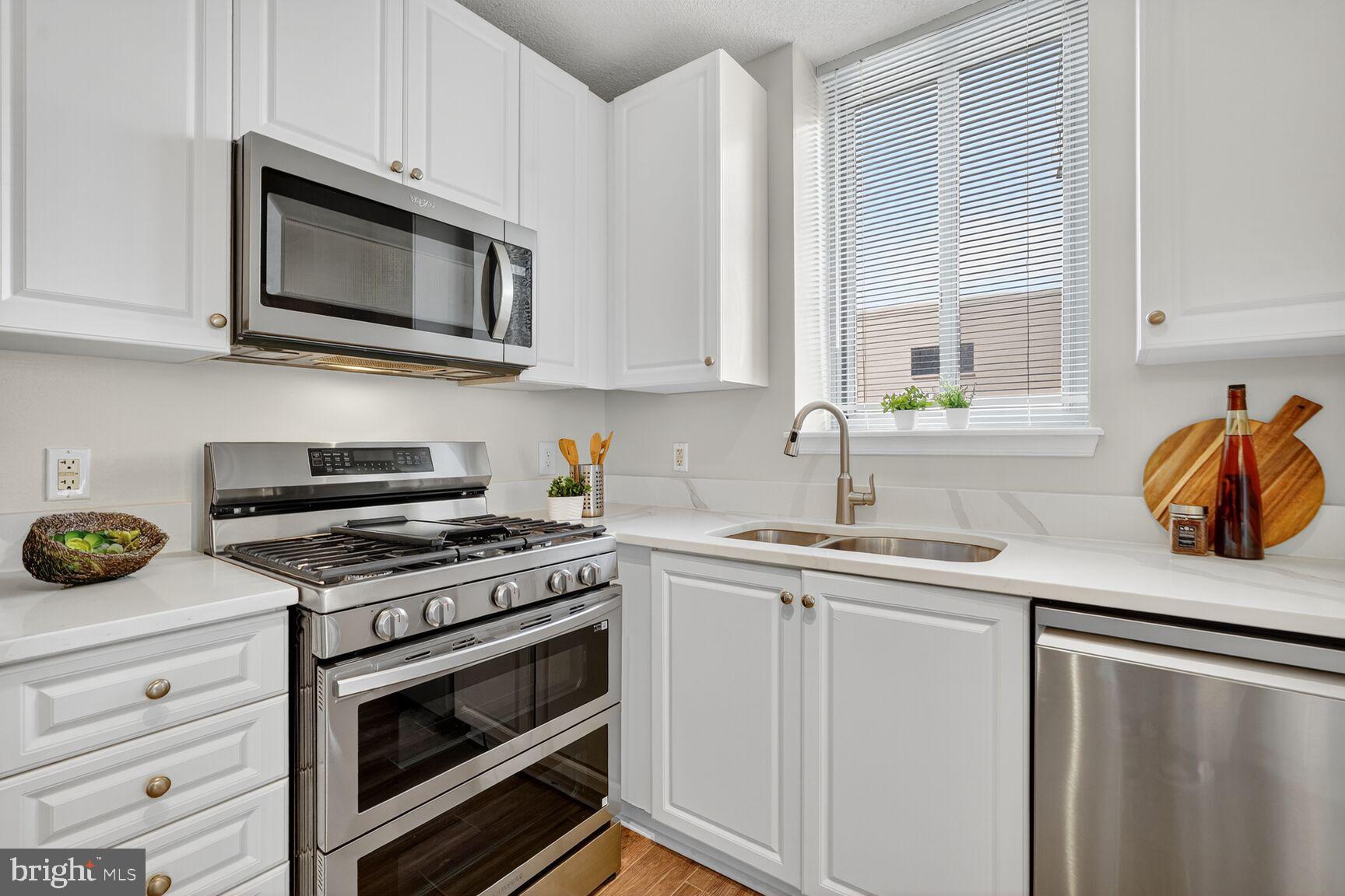 851 N Glebe Rd #411