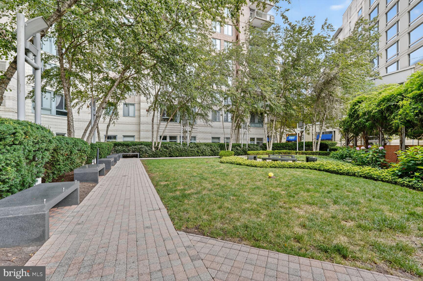 851 N Glebe Rd #411