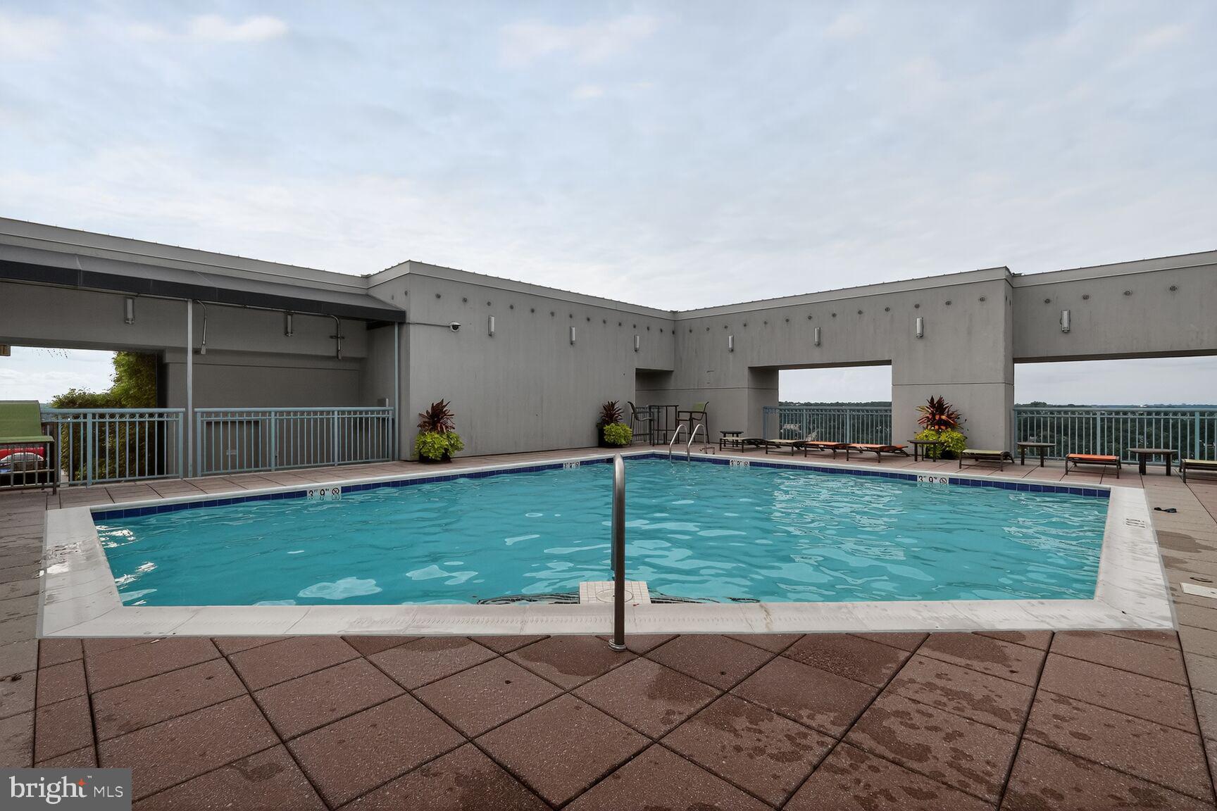 851 N Glebe Rd #411