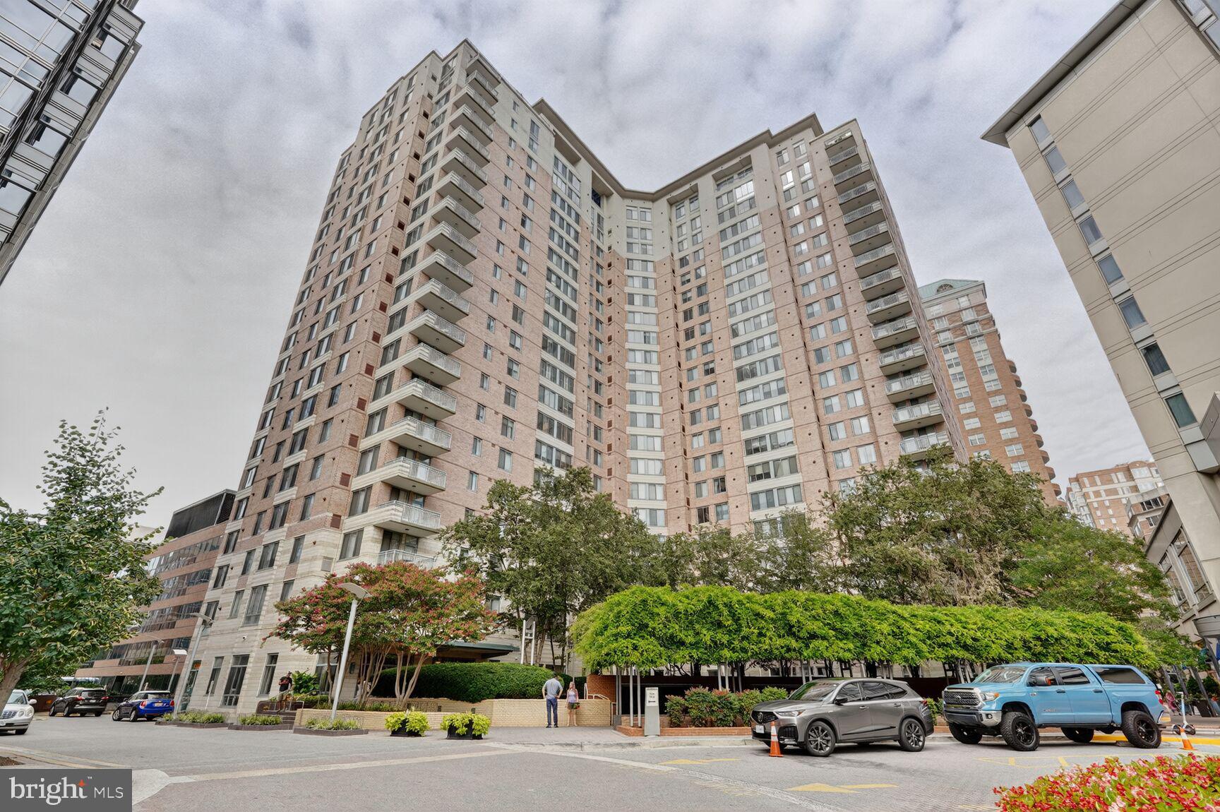 851 N Glebe Rd #411