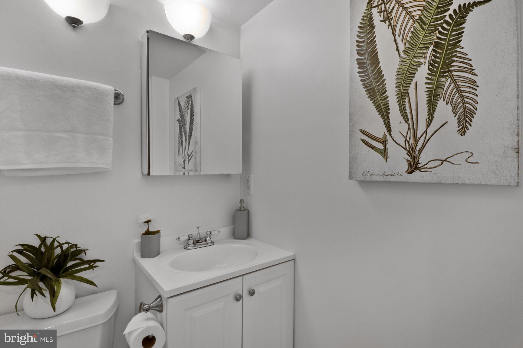 711 N WAKEFIELD STREET