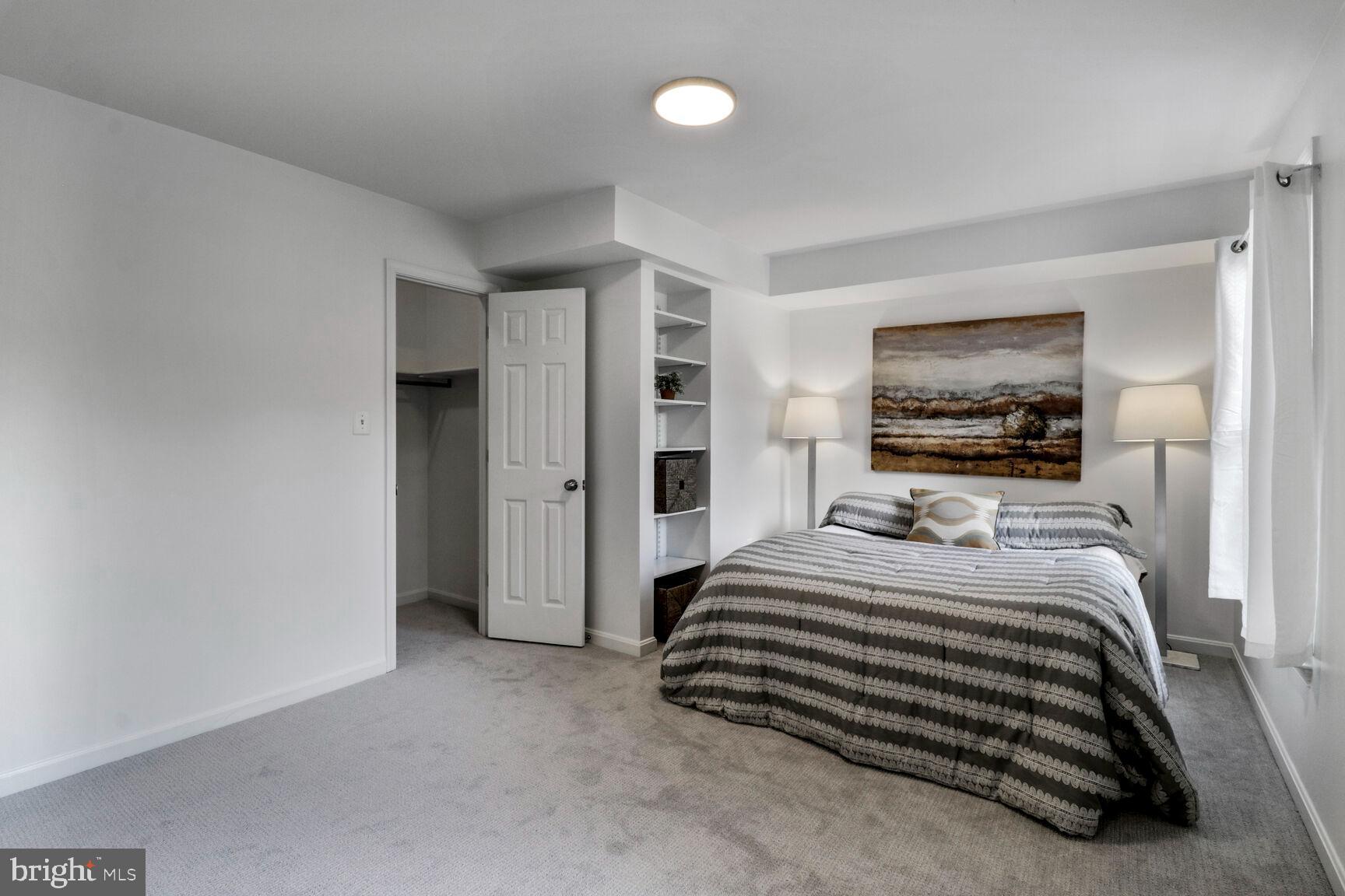 711 N WAKEFIELD STREET