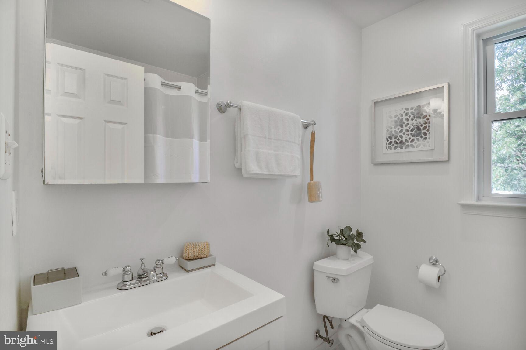 711 N WAKEFIELD STREET