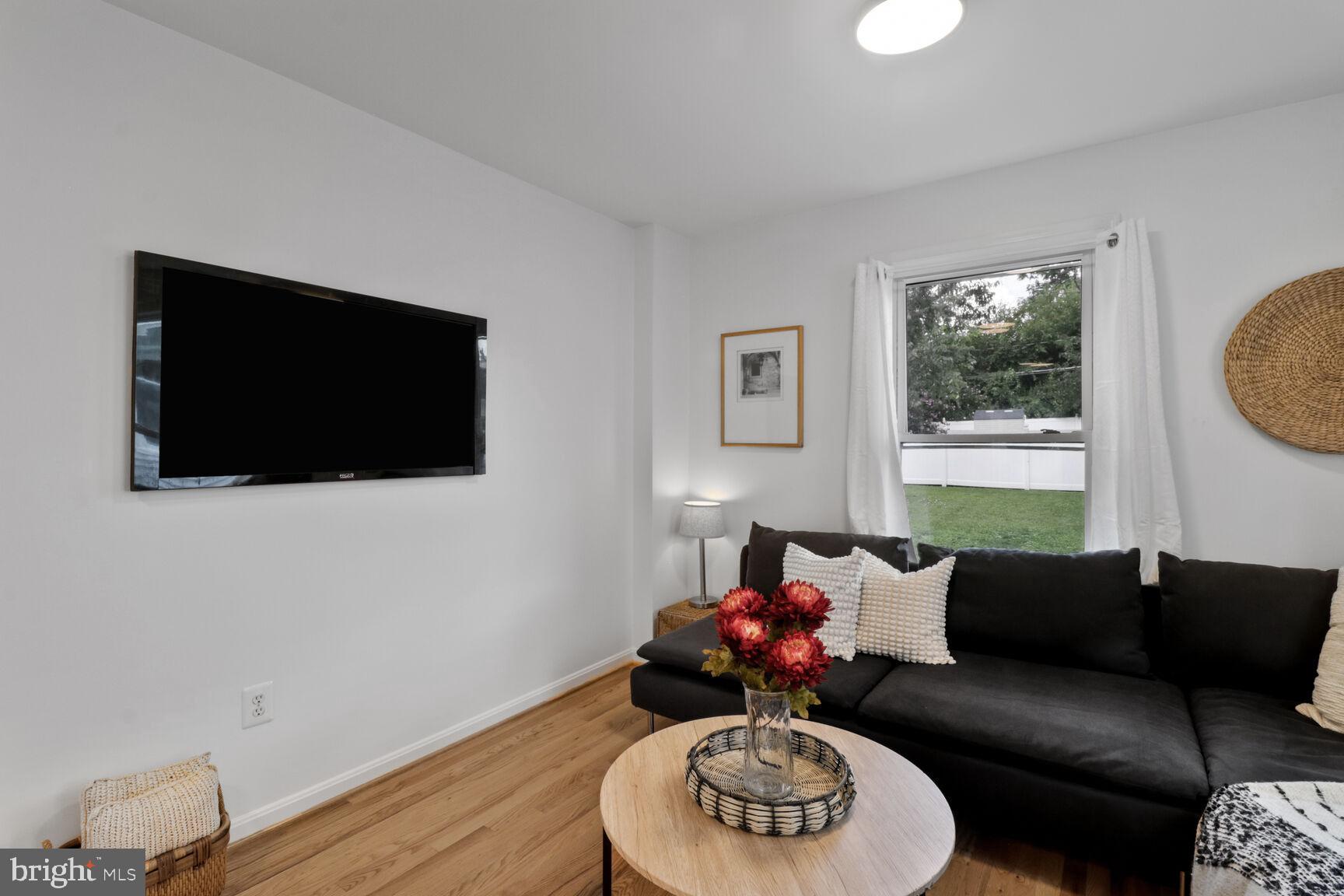 711 N WAKEFIELD STREET