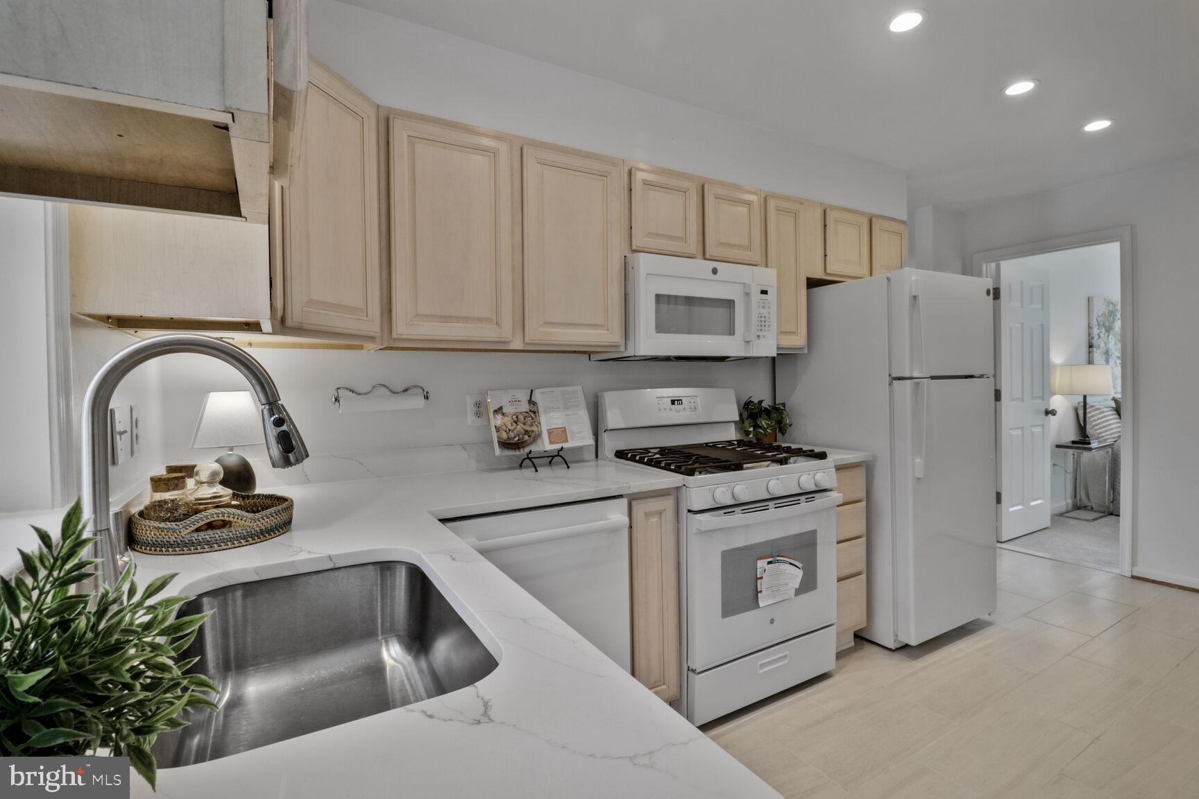 711 N WAKEFIELD STREET