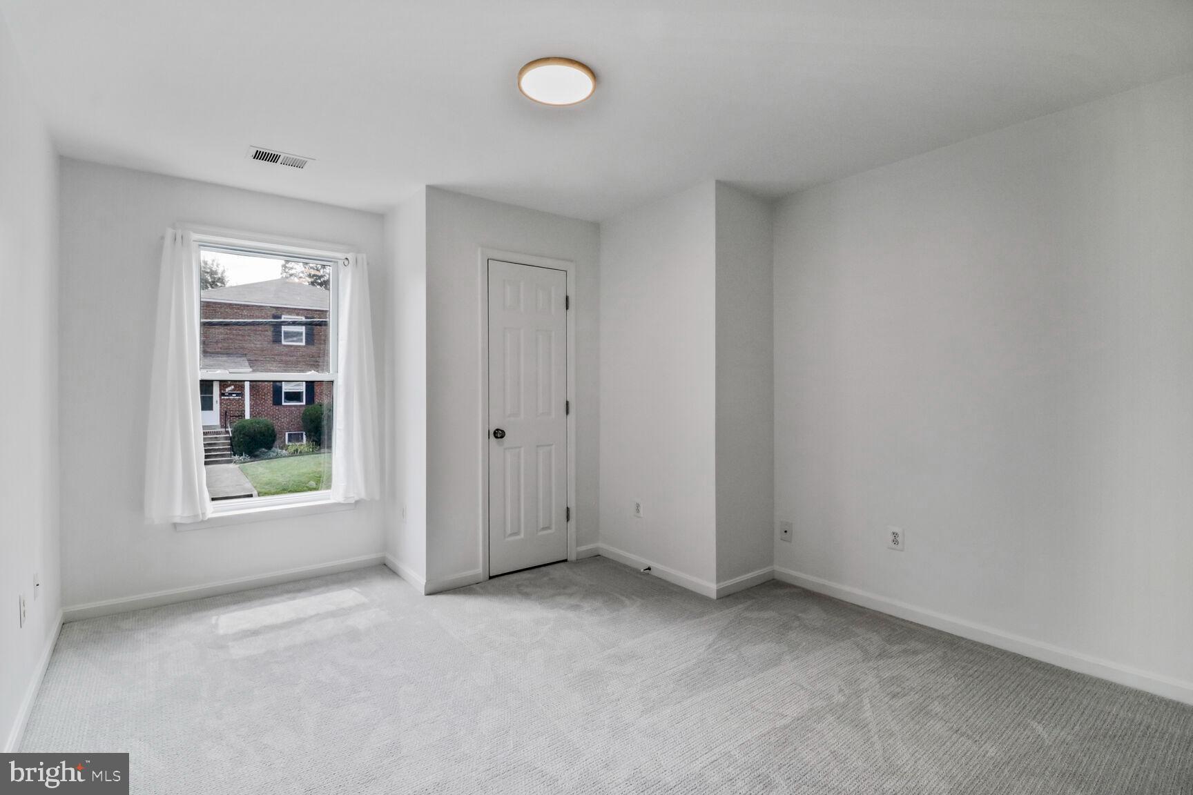 711 N WAKEFIELD STREET