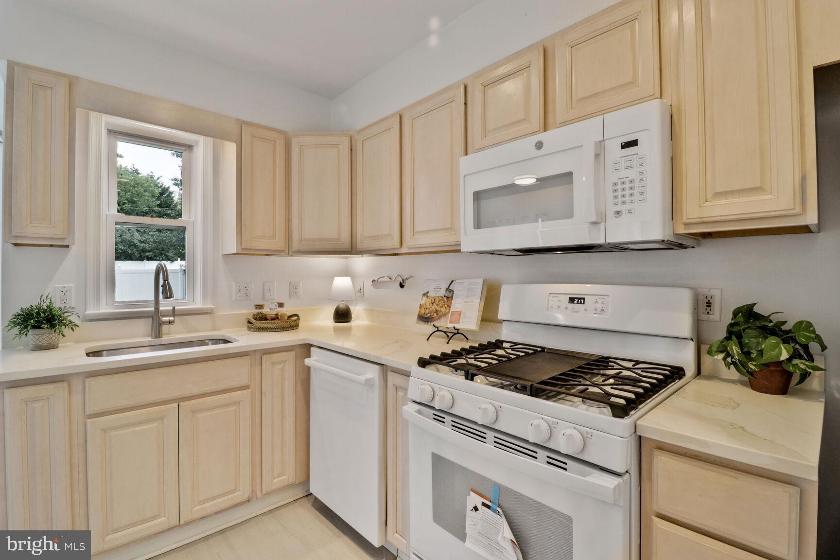 711 N WAKEFIELD STREET