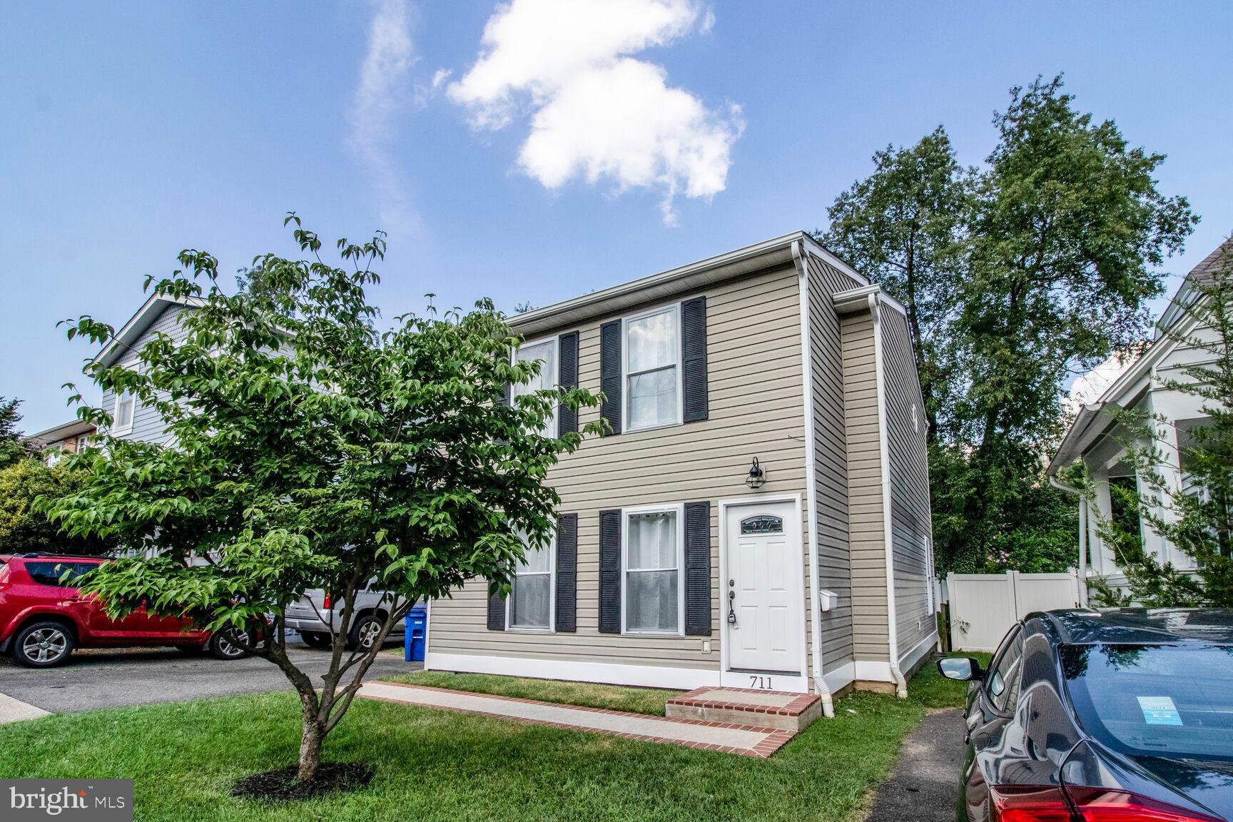 711 N WAKEFIELD STREET