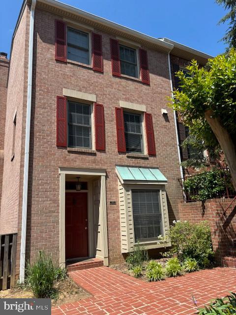 870 N JACKSON STREET