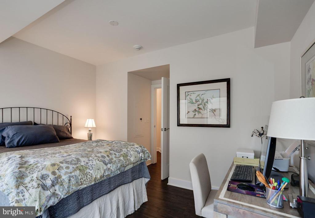 1111 19TH STREET N 1703