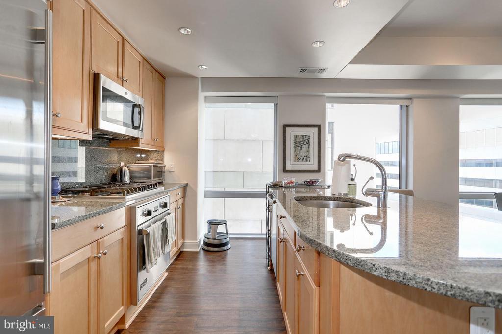 1111 19TH STREET N 1703