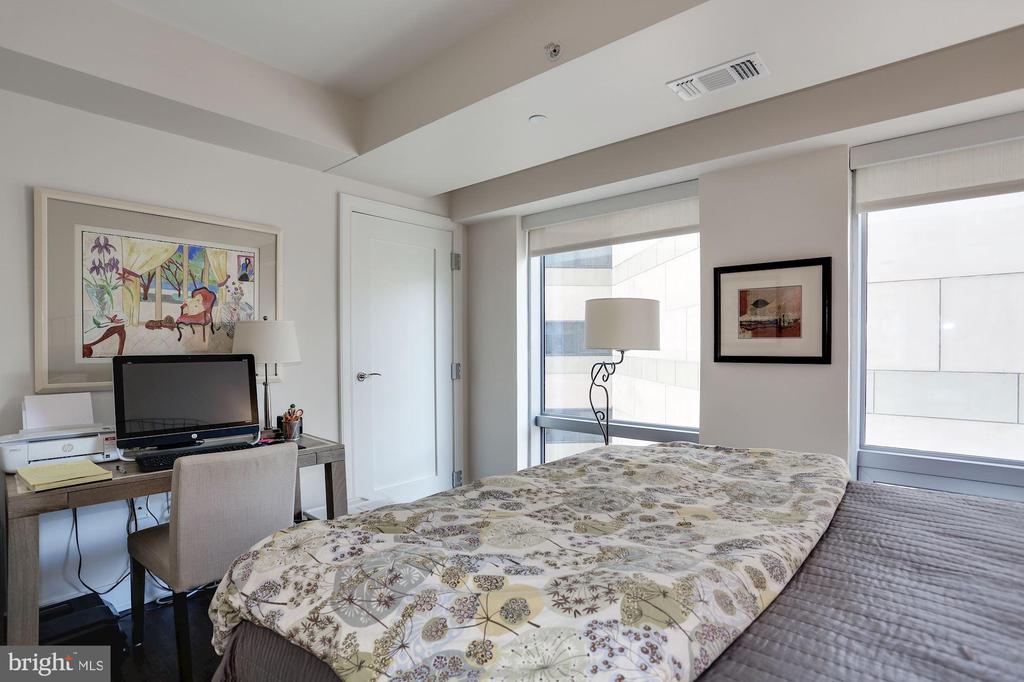 1111 19TH STREET N 1703