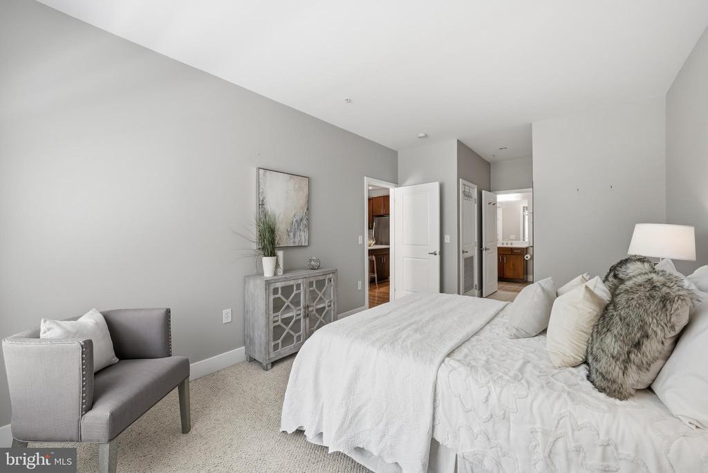 1800 WILSON BOULEVARD Unit: 105