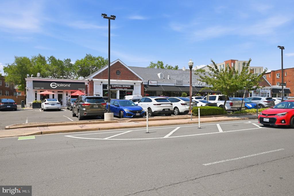 1800 WILSON BOULEVARD Unit: 105