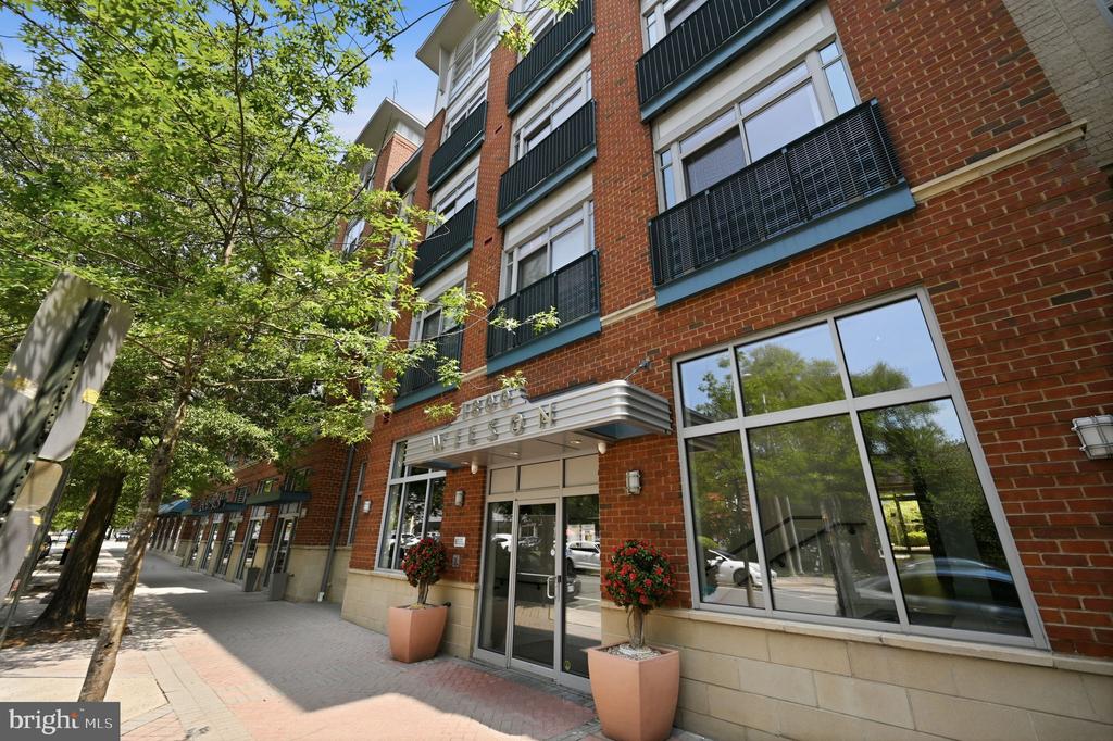 1800 WILSON BOULEVARD Unit: 105