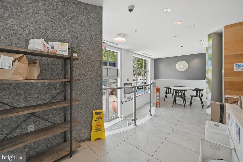 1800 WILSON BOULEVARD Unit: 105