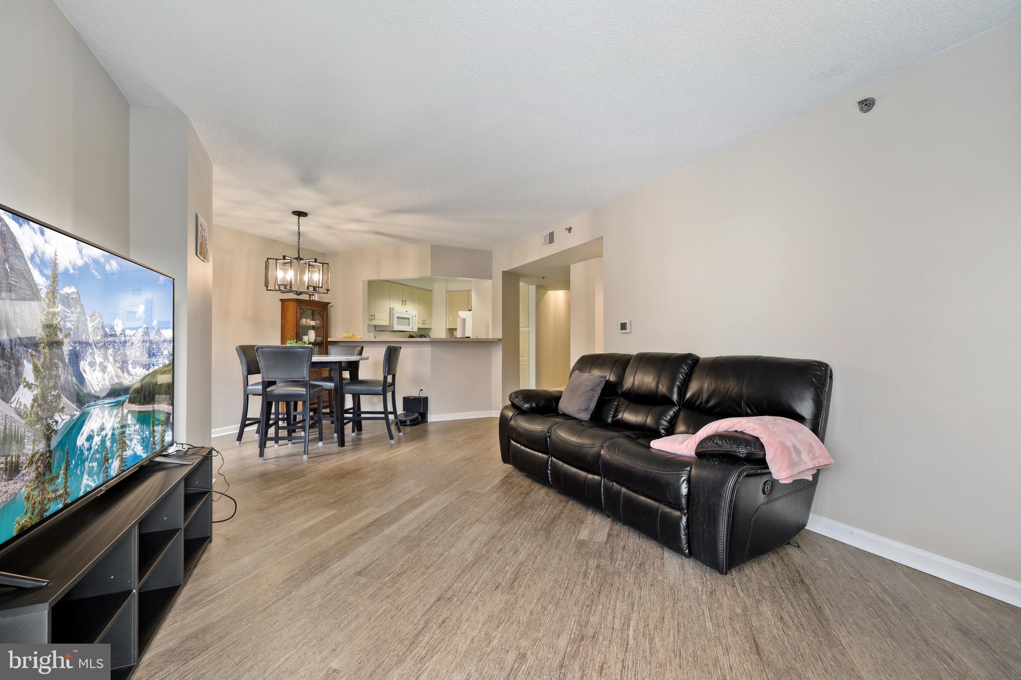 2121 Jamieson Ave #1208