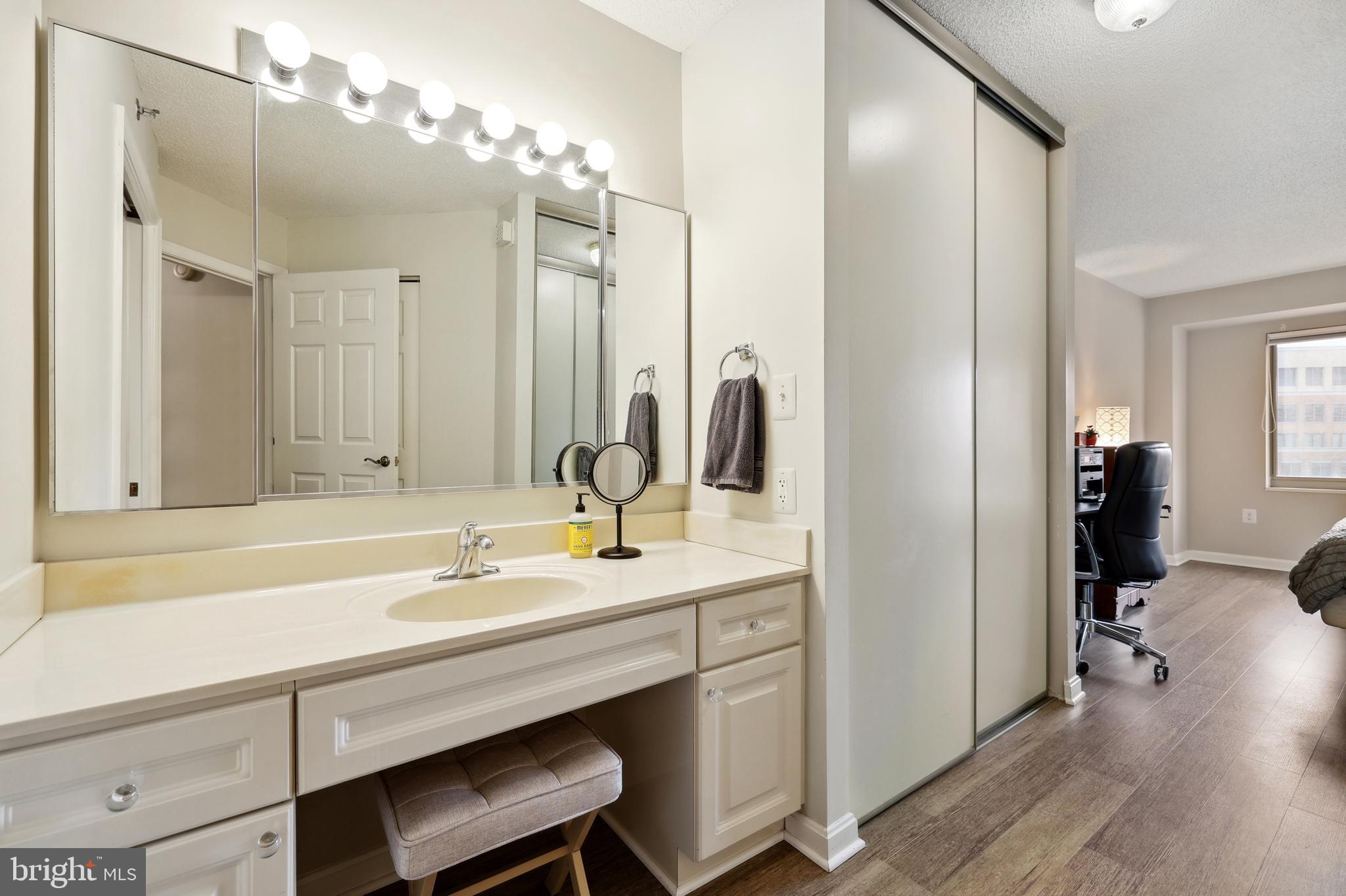 2121 Jamieson Ave #1208