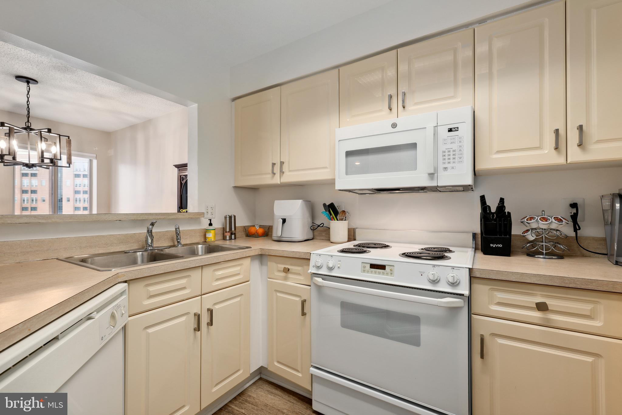 2121 Jamieson Ave #1208