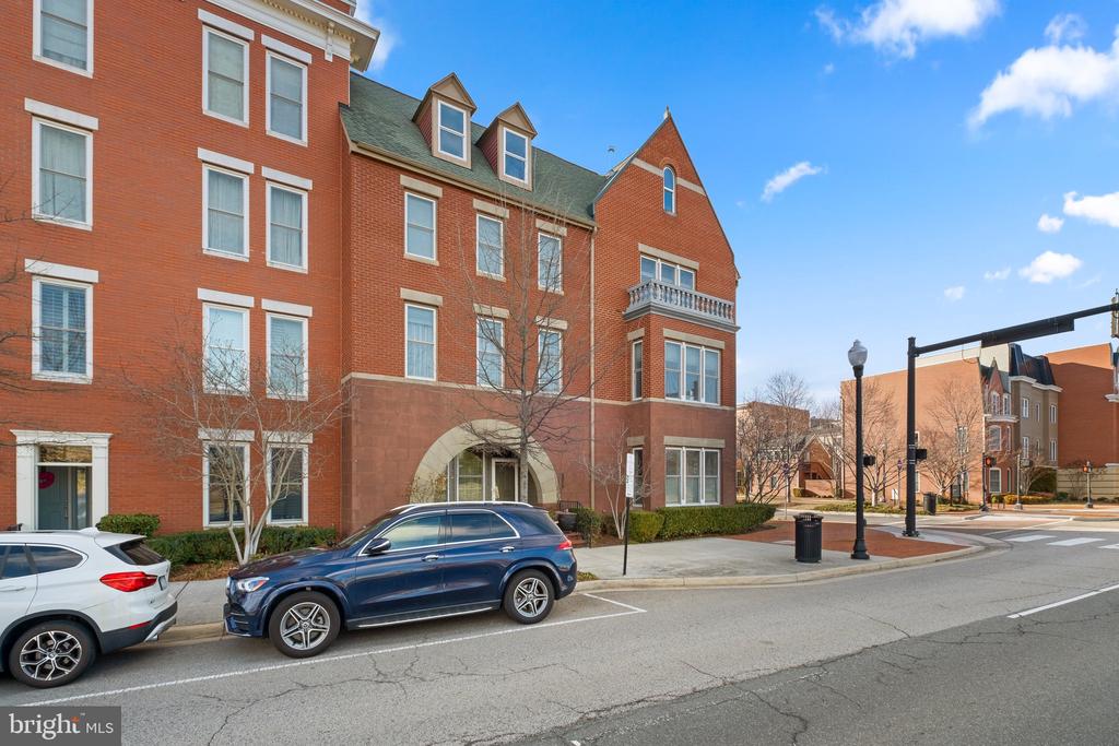 2112 Potomac Ave