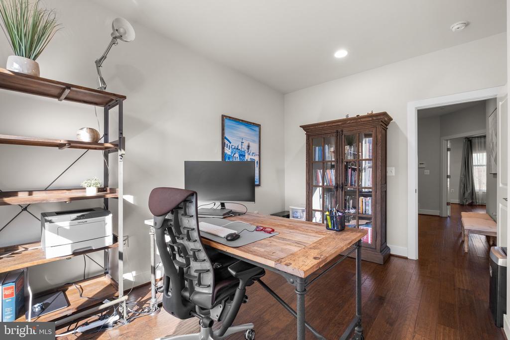 2112 Potomac Ave