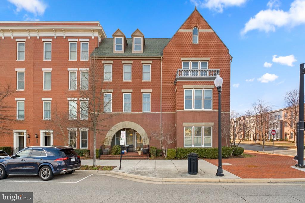 2112 Potomac Ave