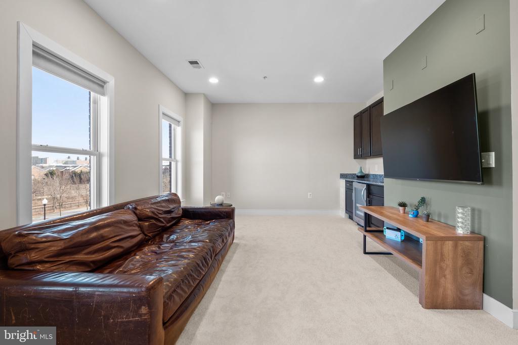 2112 Potomac Ave