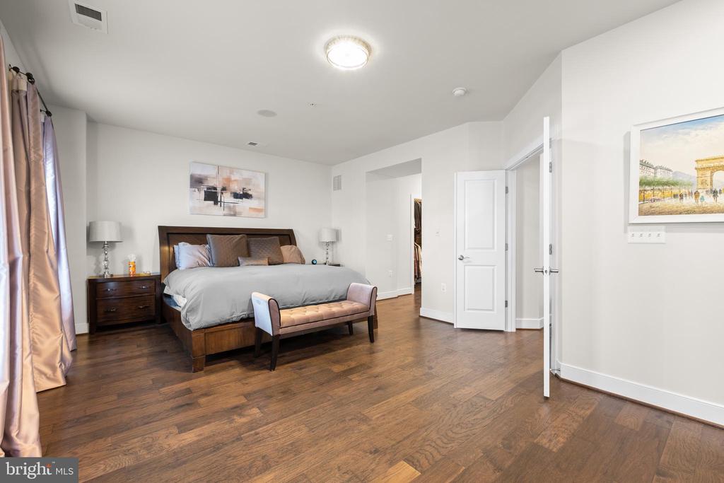 2112 Potomac Ave
