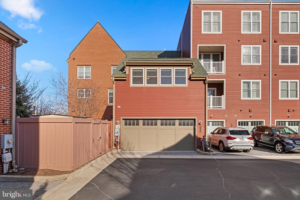 2112 Potomac Ave